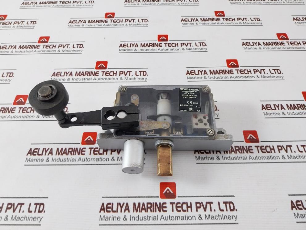 Schmersal Atv 59/4 Door Locking Device Av 15Lhe4X35 Ue 220 Vac Ie 2 A Etv 59/4