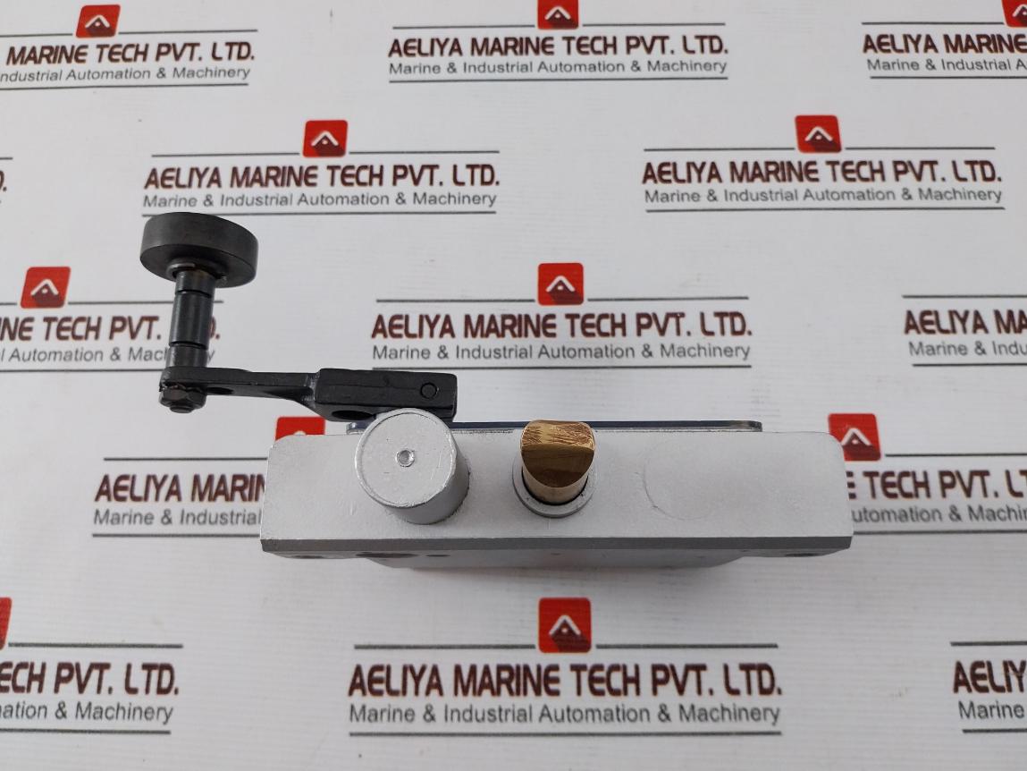 Schmersal Atv 59/4 Door Locking Device Av 15Lhe4X35 Ue 220 Vac Ie 2 A Etv 59/4