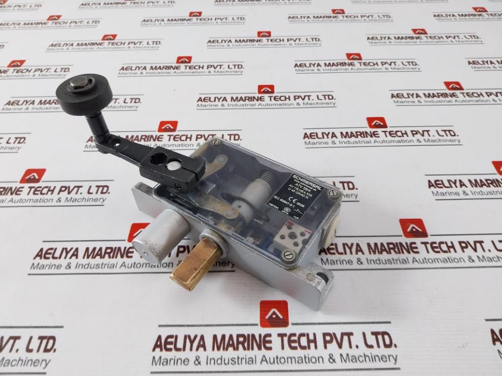 Schmersal Atv 59/4 Door Locking Device Av 15Lhe4X35 Ue 220 Vac Ie 2 A Etv 59/4