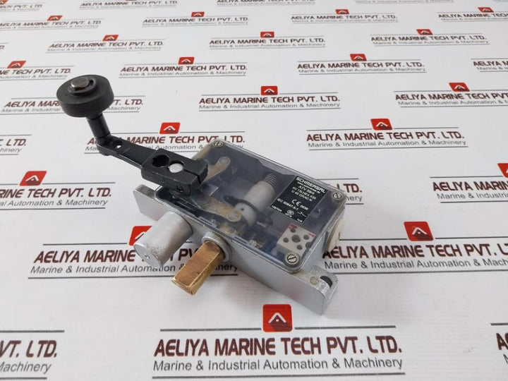 Schmersal Atv 59/4 Door Locking Device Av 15Lhe4X35 Ue 220 Vac Ie 2 A Etv 59/4