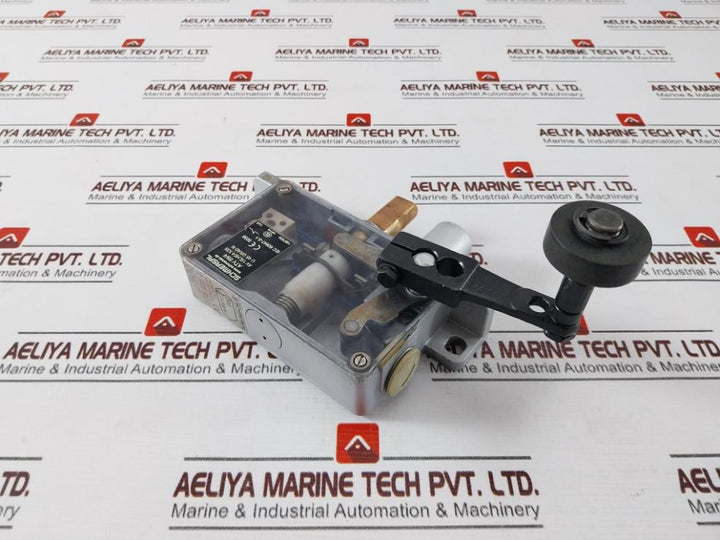 Schmersal Atv 59/4 Door Locking Device Av 15Lhe4X35 Ue 220 Vac Ie 2 A Etv 59/4