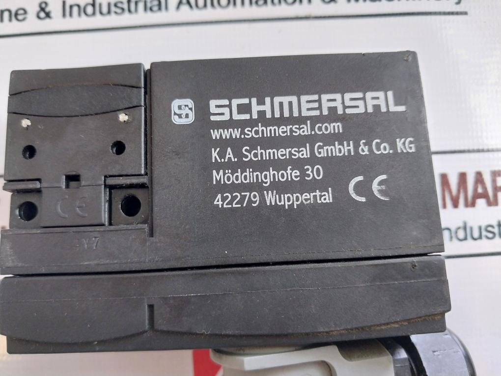 Schmersal Azm 170-02Zrka Solenoid Interlock Module 250V