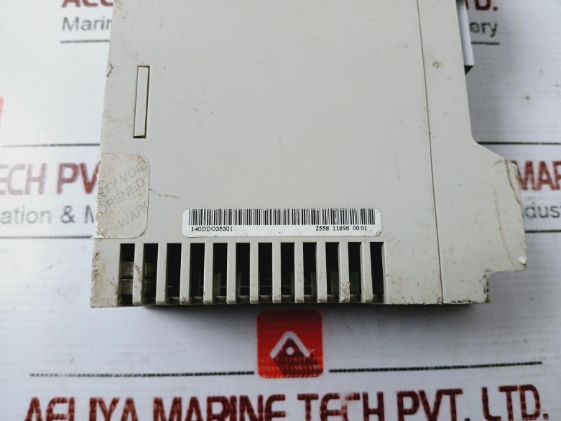 Schneider 140Ddo35301 Tsx Quantum Discrete Output Module 24V 4X8 Source 0.5A/Pt