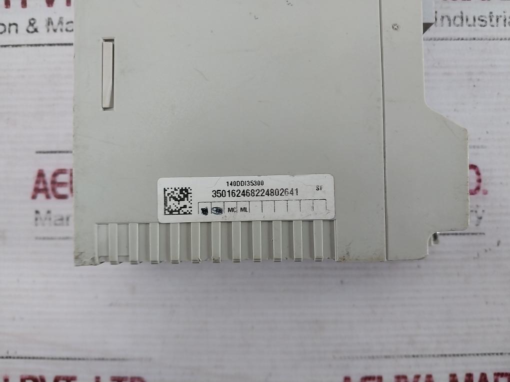 Schneider Electric 140Ddi35300 Modicon Discrete Input Module 24 Vdc