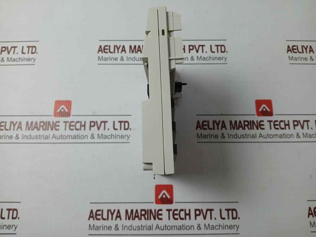 Schneider Electric 170Adi35000 Discrete Input Module Modicon Momentum 24Vdc