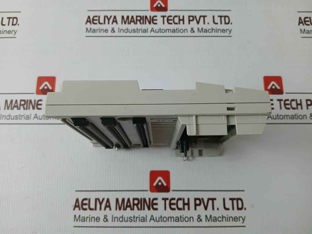 Schneider Electric 170Adm35011 Discrete I/O Module Modicon Momentum 24Vdc