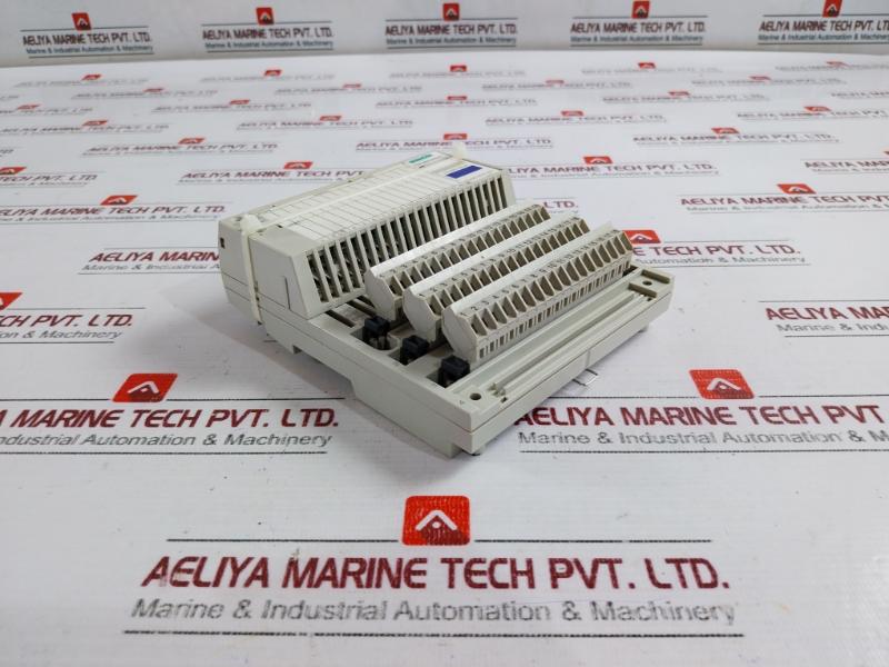 Schneider Electric 170Ado35000 Discrete Output Module Modicon Momentum