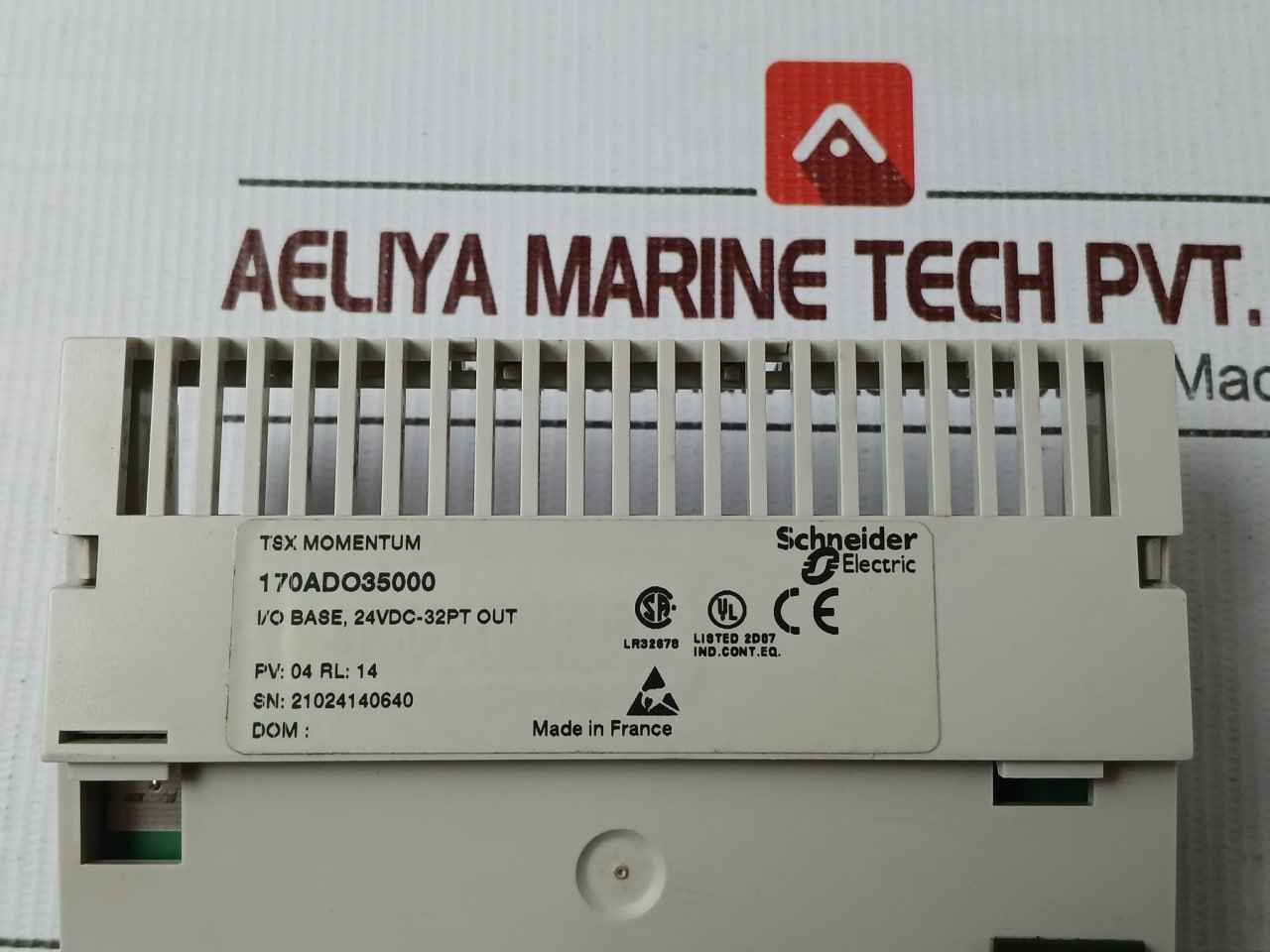 Schneider Electric 170Ado35000 Output Module 24Vdc-32Pt