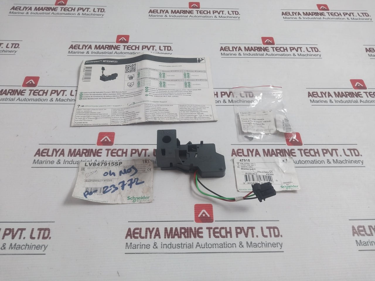 47915 Fault Trip Indication Contact 240 Vac 6A Schneider Electric