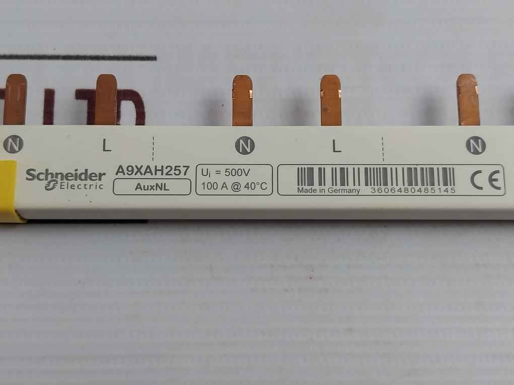 Schneider Electric A9Xah257 Comb Busbar 100 A 500V Ui