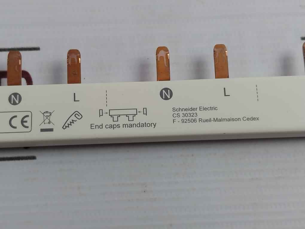 Schneider Electric A9Xah257 Comb Busbar 100 A 500V Ui