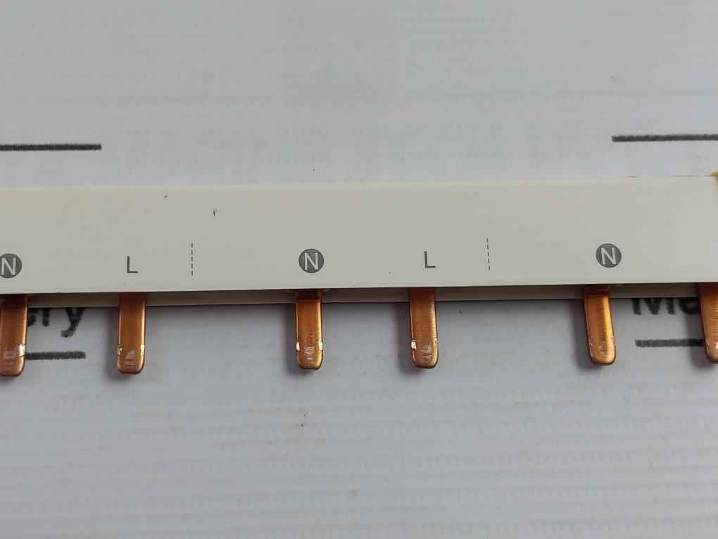 Schneider Electric A9Xah257 Comb Busbar 100 A 500V Ui