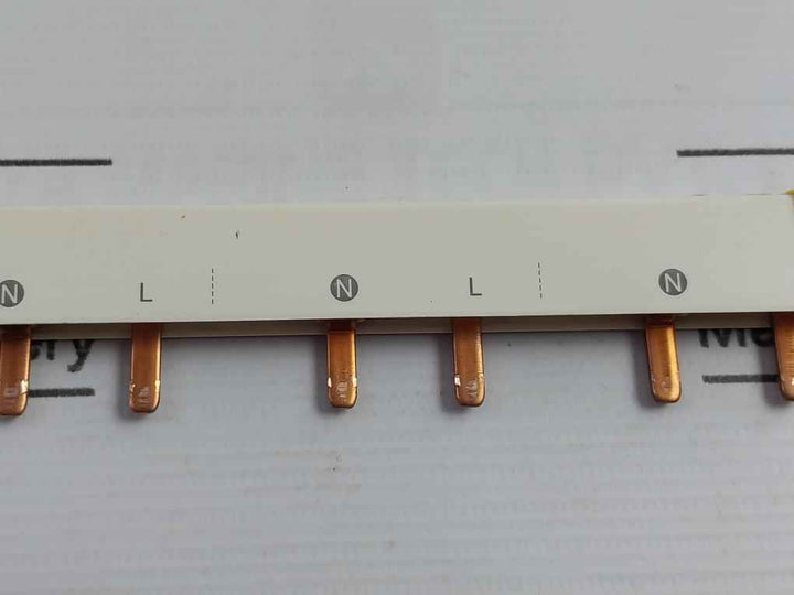 Schneider Electric A9Xah257 Comb Busbar 100 A 500V Ui