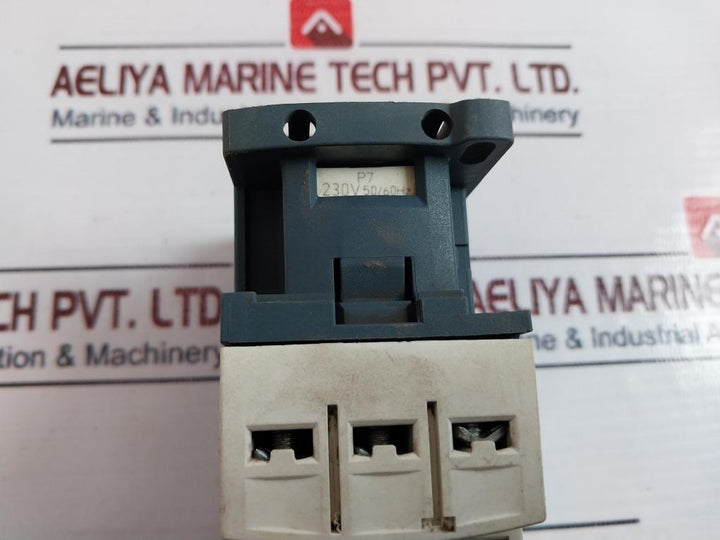 Schneider Electric Cad32 Contactor 50/60Hz