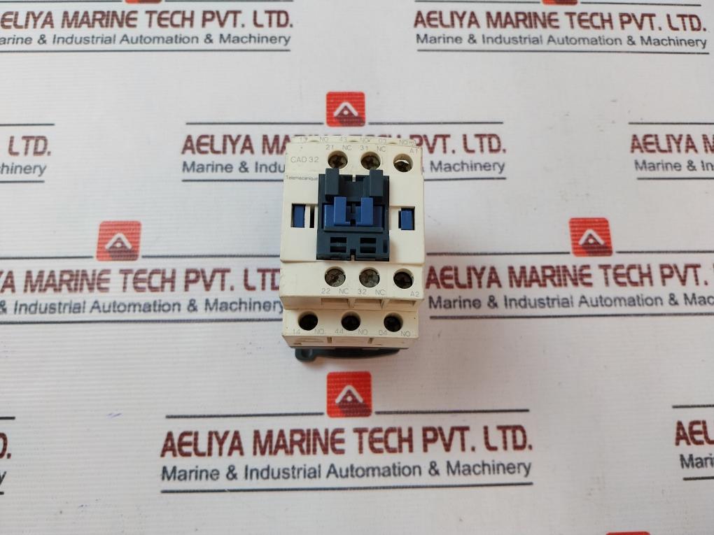 Schneider Electric Cad 32 Control Relay