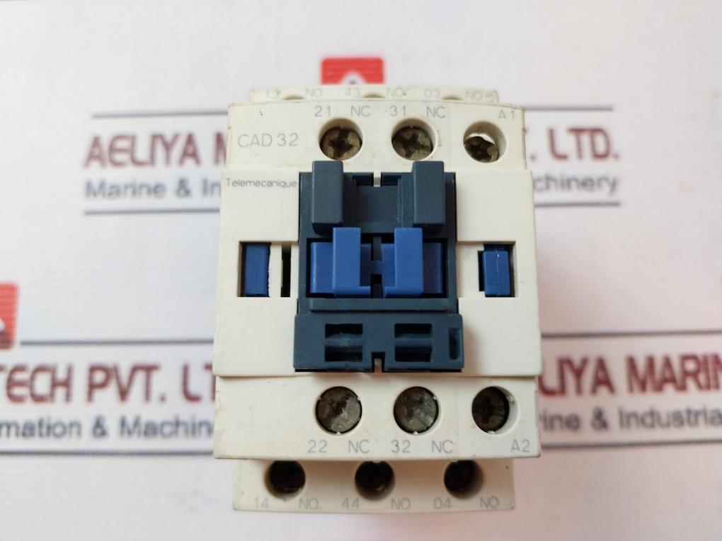 Schneider Electric Cad 32 Control Relay