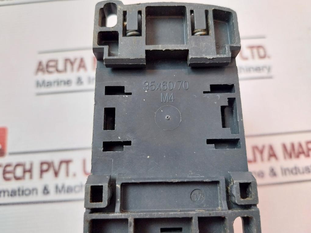 Schneider Electric Cad 32 Control Relay