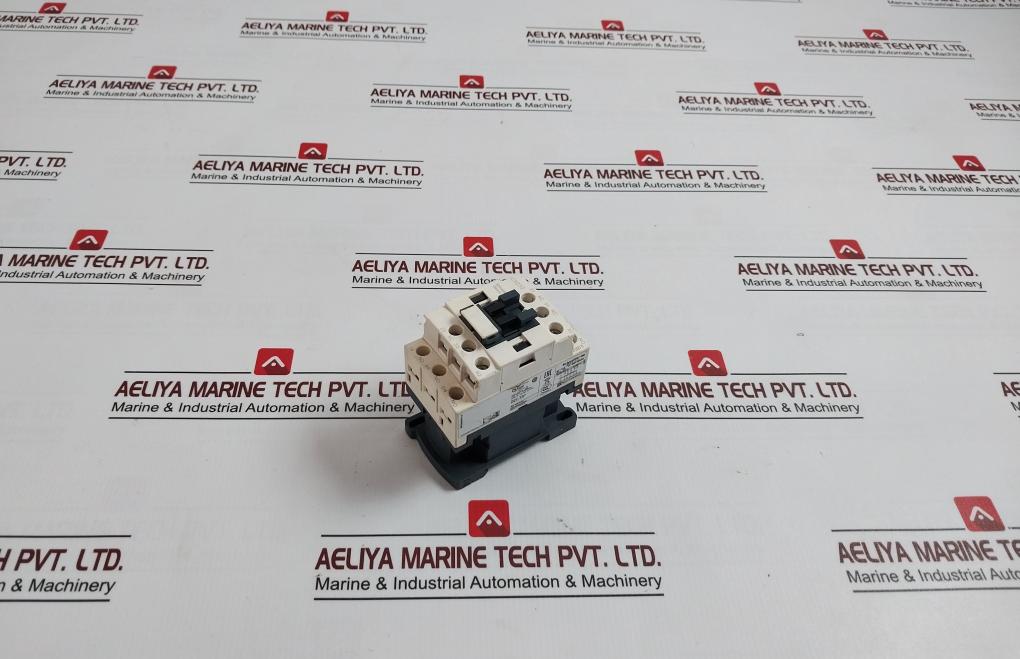 Schneider Electric Cad32 Control Relay W/ Contactor Jis C8201-5-1 48V 50/60Hz