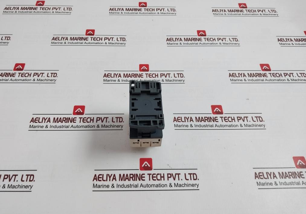 Schneider Electric Cad32 Control Relay W/ Contactor Jis C8201-5-1 48V 50/60Hz