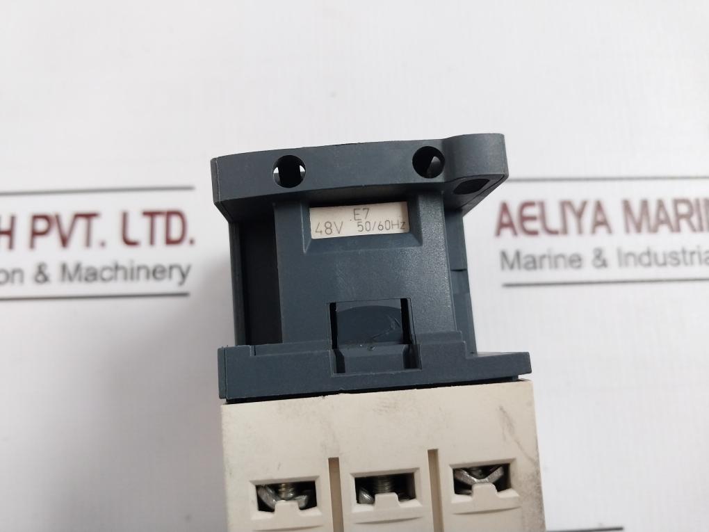 Schneider Electric Cad32 Control Relay W/ Contactor Jis C8201-5-1 48V 50/60Hz