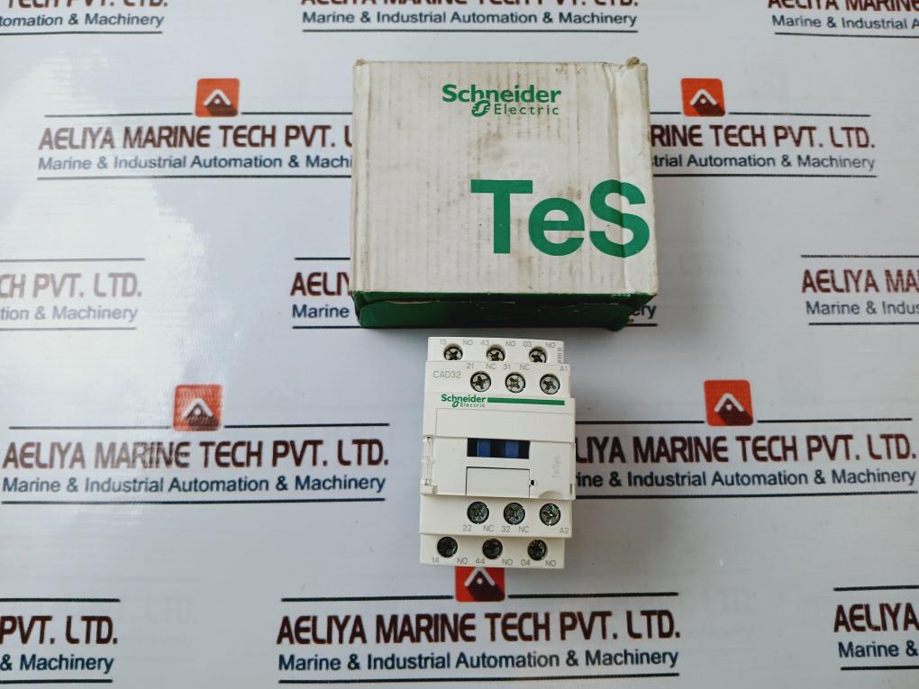 Schneider Electric Cad32M7 Contactor Control Relay 50/60Hz