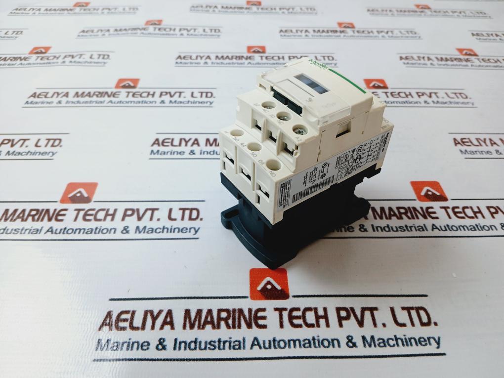 Schneider Electric Cad32M7 Contactor Control Relay 50/60Hz