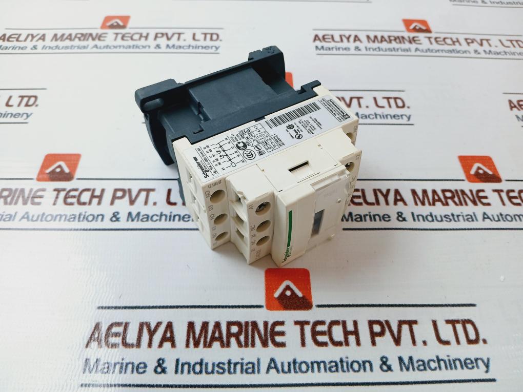 Schneider Electric Cad32M7 Contactor Control Relay 50/60Hz
