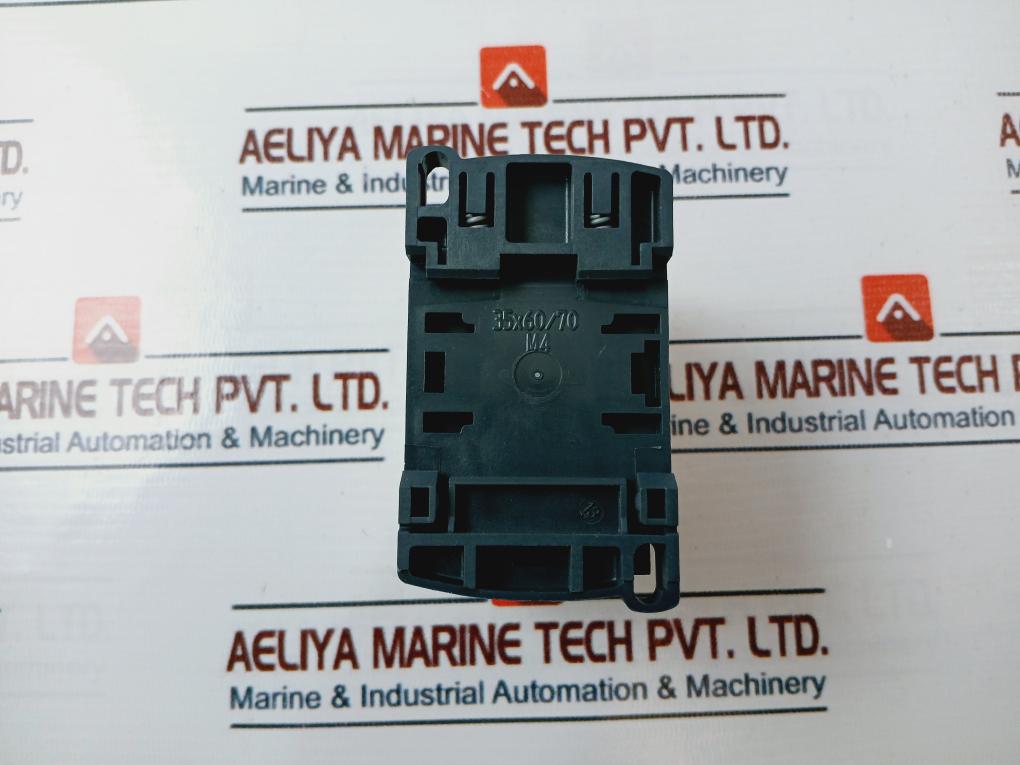 Schneider Electric Cad32M7 Contactor Control Relay 50/60Hz