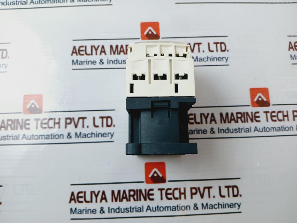Schneider Electric Cad32M7 Contactor Control Relay 50/60Hz