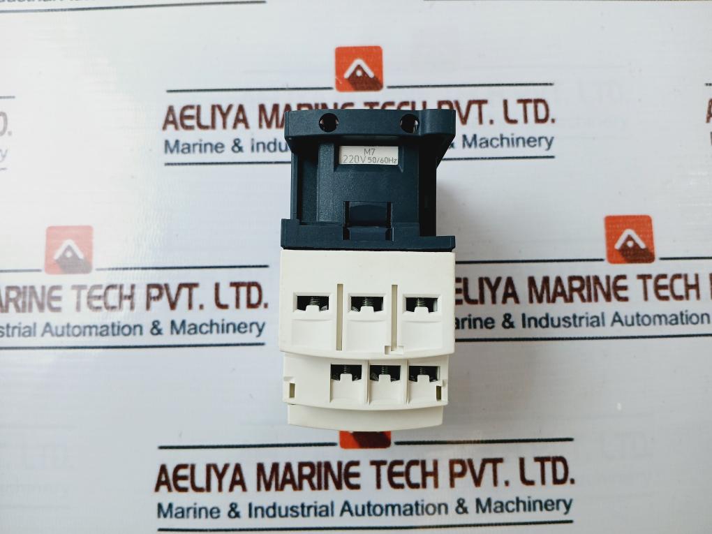 Schneider Electric Cad32M7 Contactor Control Relay 50/60Hz