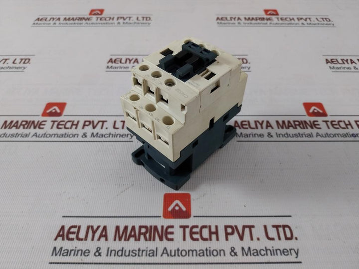 Schneider Electric Cad32 Tesys D Control Relay W/ Contactor C8201-5-1 A600-p600