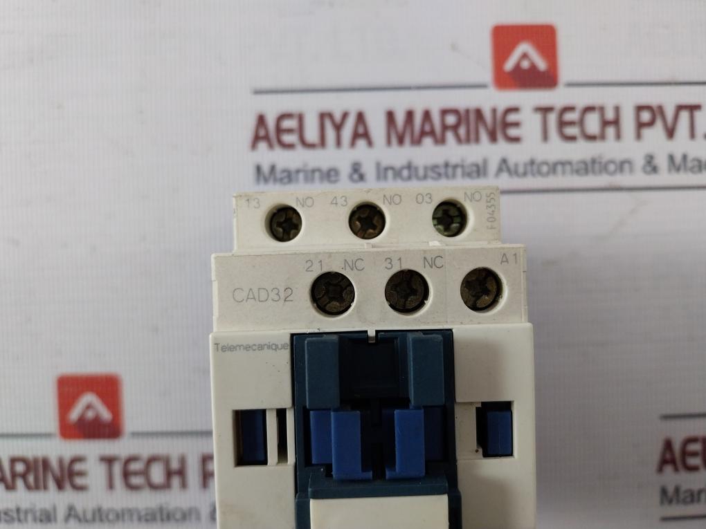 Schneider Electric Cad32 Tesys D Control Relay W/ Contactor Jis C 8201-5-1 A0132