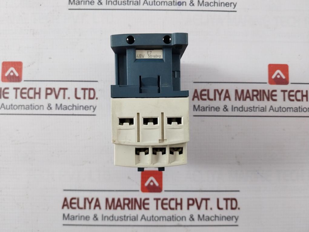 Schneider Electric Cad32 Tesys D Control Relay W/ Contactor Jis C 8201-5-1 A0132