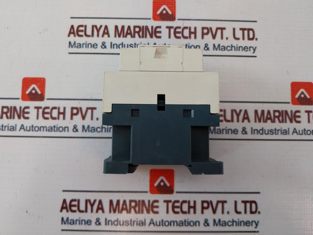 Schneider Electric CAD50 Control Relay 10A 110V 50/60Hz