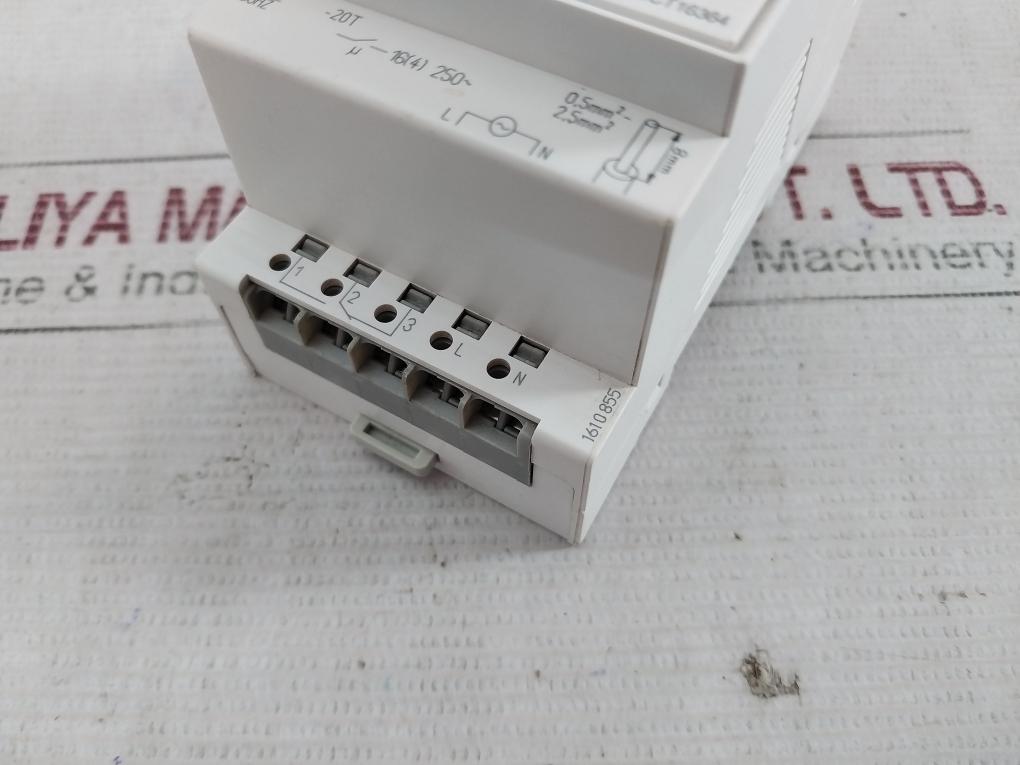 Schneider Electric Cct16364 24H Mechanical Time Switch 230V 50Hz 1610855