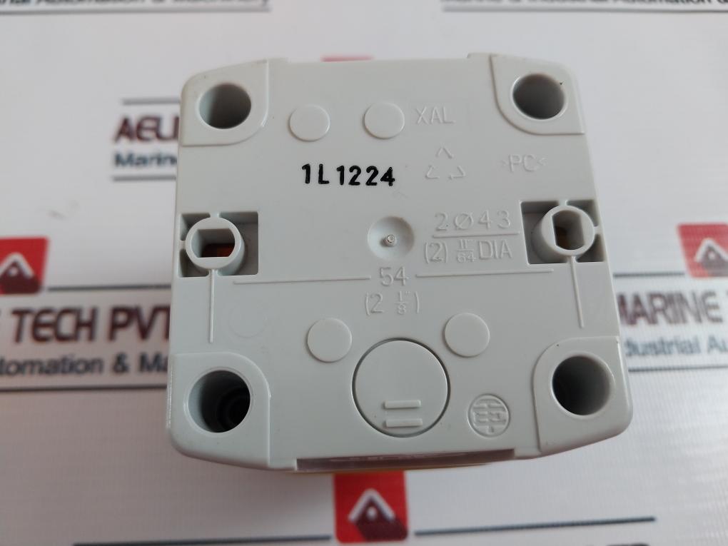 Schneider Electric Cm 12 Push Button Switch