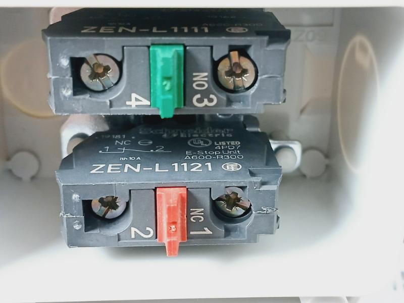 Schneider Electric Cm 12 Push Button Switch E-stop Unit Ith 10A A600-r300