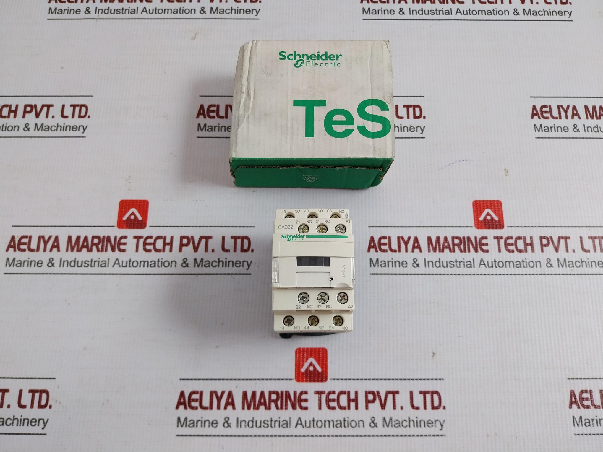 Schneider Electric Control Relay 690V /10A Cad32P7