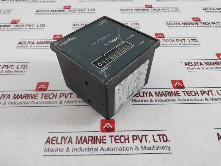 Schneider Electric Dm5240 Energy Meter 50…60 Hz