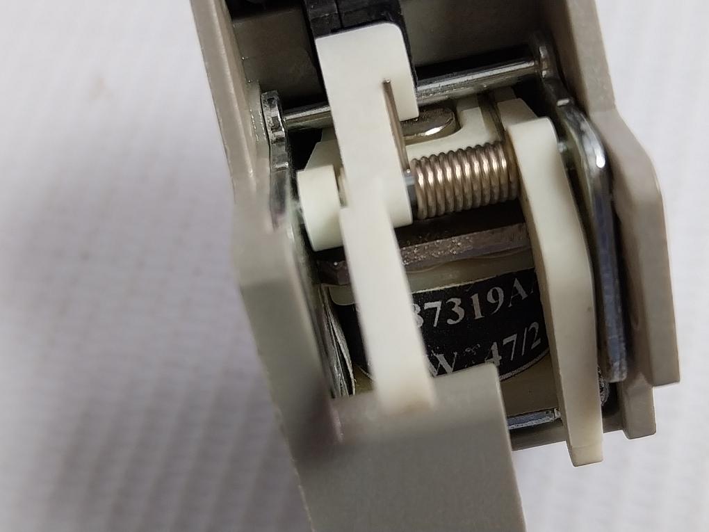 Schneider Electric Shunt Trip 200-277V Ac Part No Ezasht200Ac
