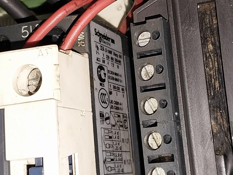 Schneider Electric Gv2-le16 14A Electrical Control Panel 2Hp/240Vac P.Pole