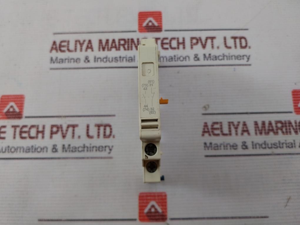 Lot Of 2X Schneider Electric Gvan11 Auxiliary Contact Block