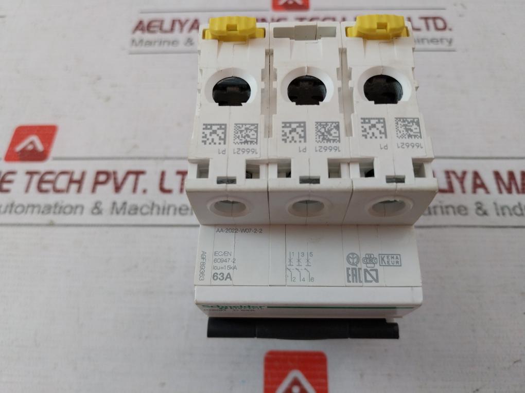 Schneider Electric Ic60H C 63A Miniature Circuit Breaker A9F89363 400V 50/60Hz