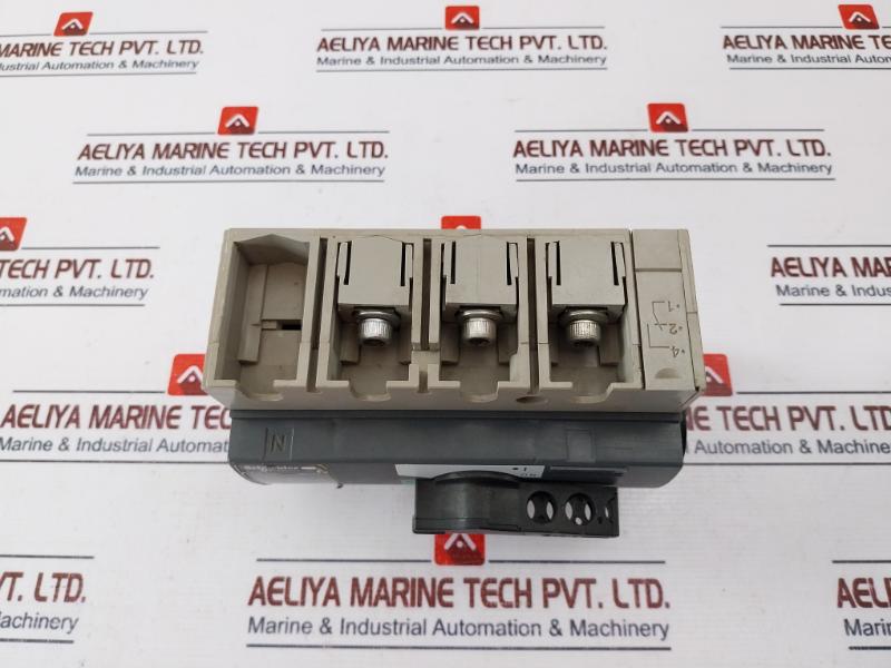 Schneider Electric INS125 Switch Disconnector + Black Rotary Handle 750v