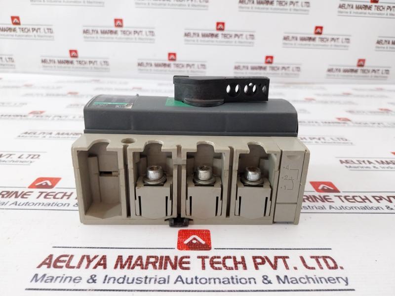 Schneider Electric INS125 Switch Disconnector + Black Rotary Handle 750v