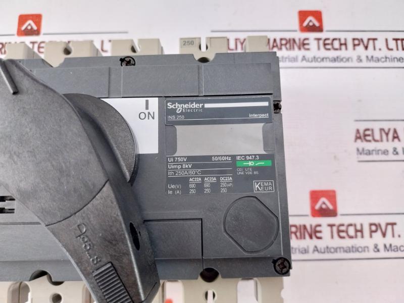 Schneider Electric INS 250 Switch-disconnector With Black Rotary Handle 750v
