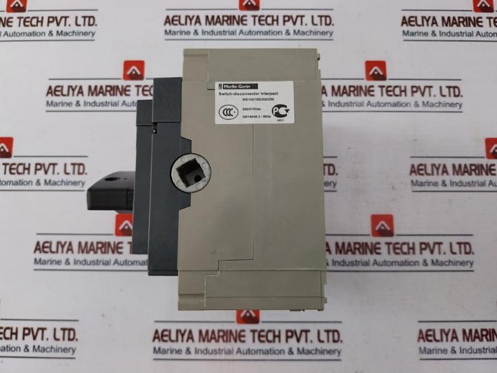 Schneider Electric INS 250 Switch-disconnector With Black Rotary Handle 750v