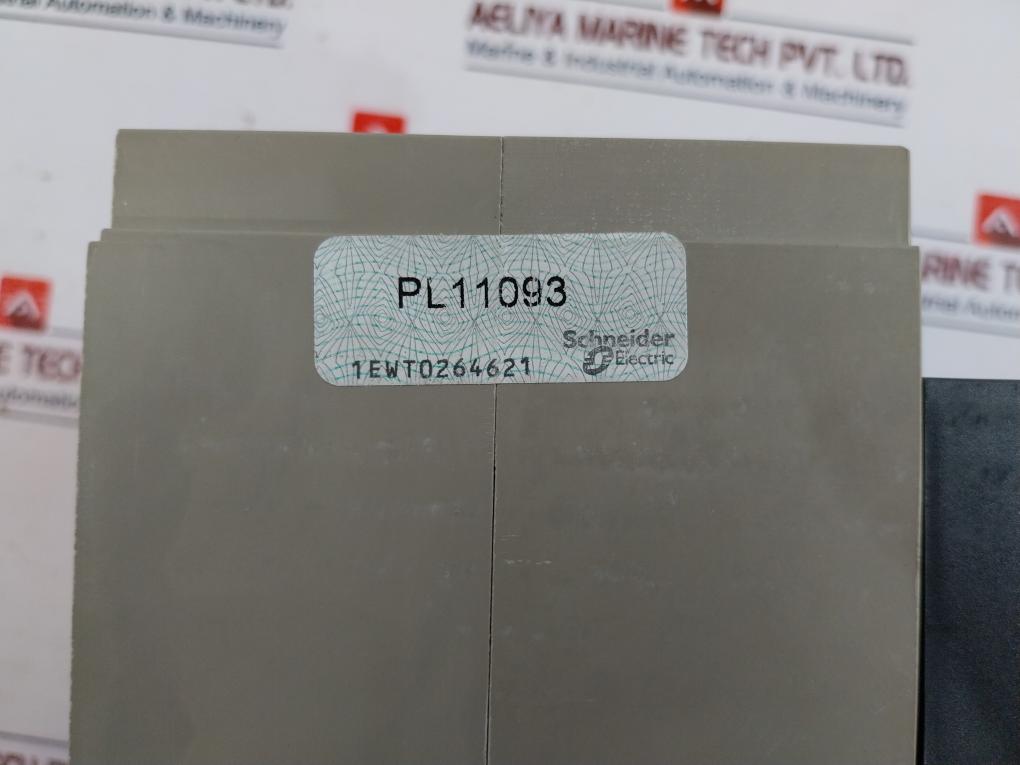 Schneider Electric Ins 630, 4P Switch Disconnector With Black Rotary Handle 750V