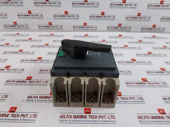 Schneider Electric Ins 630, 4P Switch Disconnector With Black Rotary Handle 750V