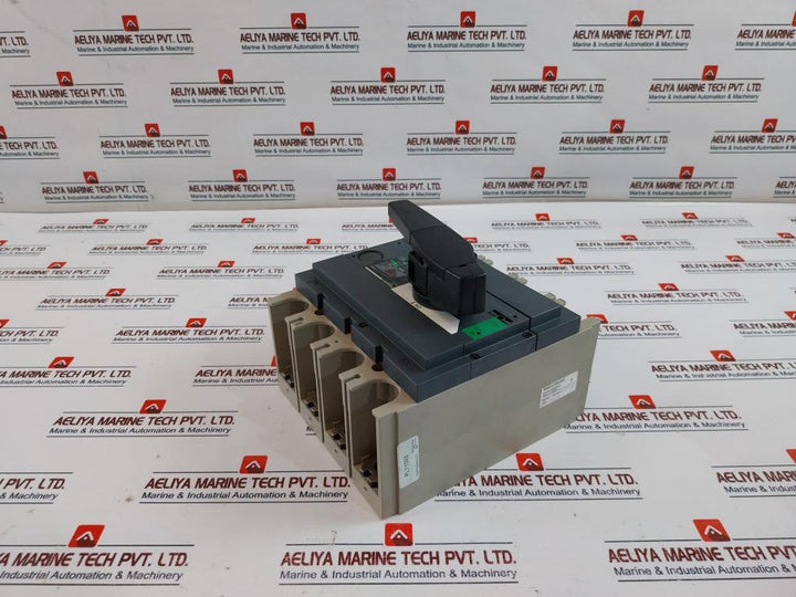 Schneider Electric Ins 630, 4P Switch Disconnector With Black Rotary Handle 750V